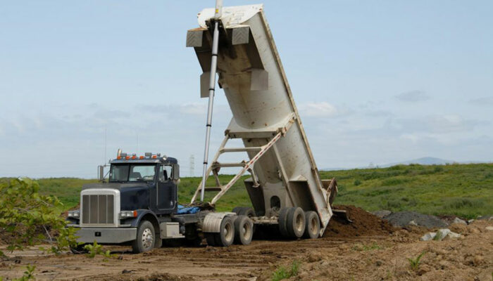 Choosing between an end and side dump trailer