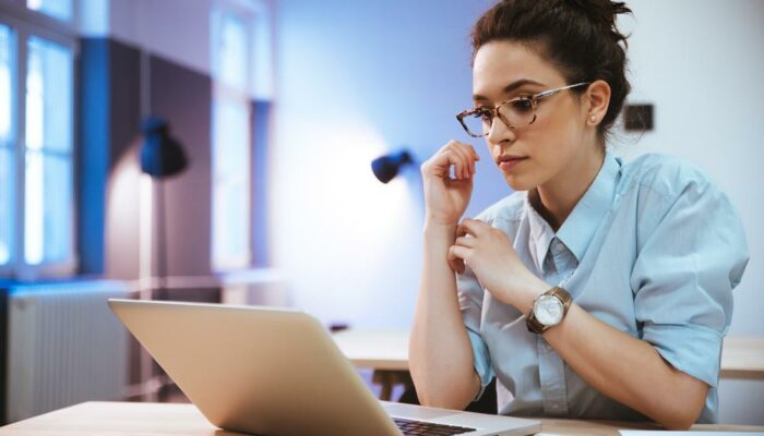 Points to help compare business laptops based on the operating system