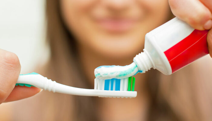 Things you need to know about teeth whitening toothpastes