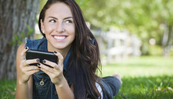 Tips to compare cellular plans for families