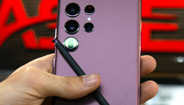 Buy the new Samsung Galaxy S22 with top AT&T deals