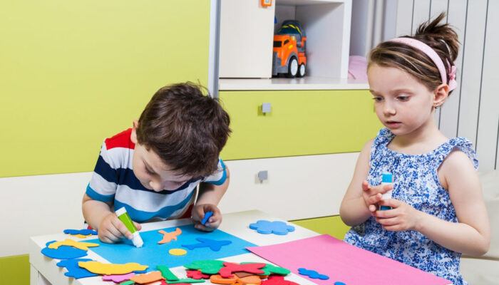 What typically constitutes online preschool programs