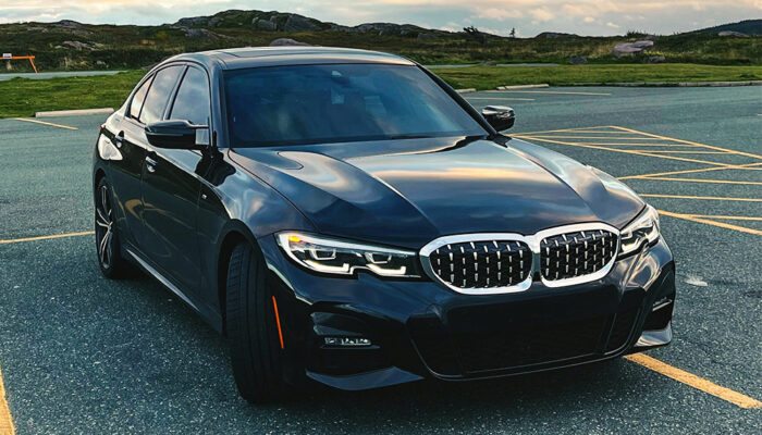 A Glimpse at BMW 330i and 330e’s Unique Features