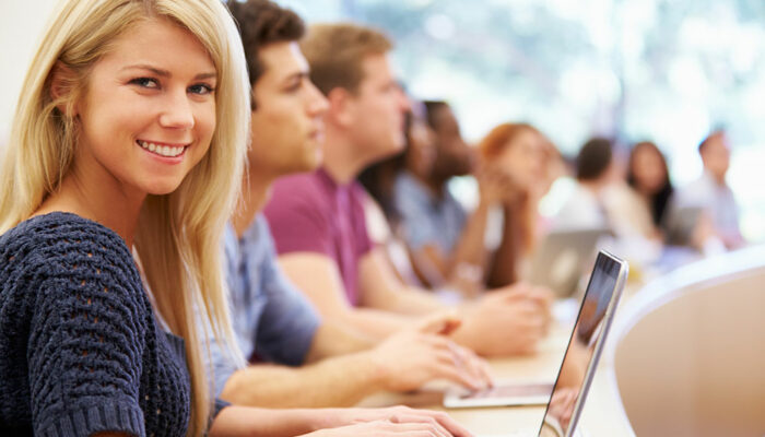 Online CNA Programs – Costs, Duration, and Factors to Consider